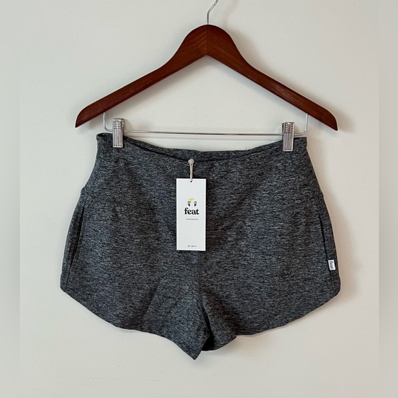 Feat Women's Flow/Tech Roam 2" Shorts Heather Gray Size Small - Picture 1 of 11